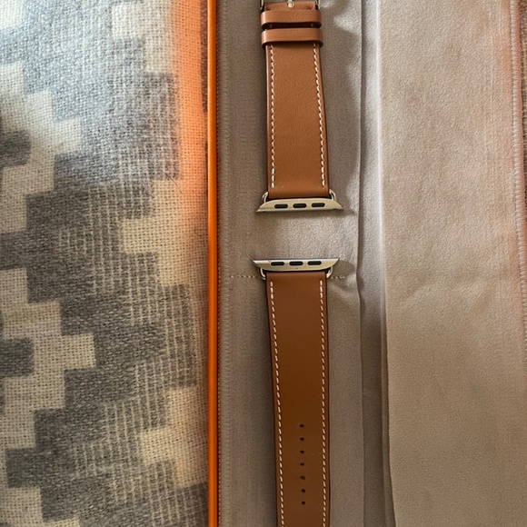 Apple Watch Hermes Edition Leather Watch Band Gold 45mm - Picture 2 of 9